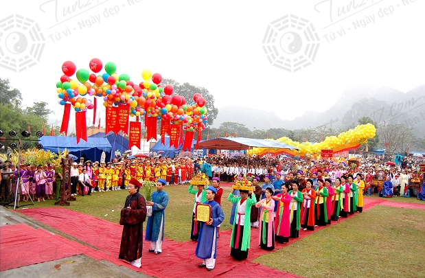Lễ hội Hoa Lư là lễ hội truyền thống của mảnh đất Ninh Bình
