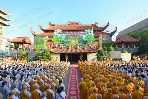 Tại Việt Nam, lễ Phật Đản được tổ chức long trọng trên cả nước