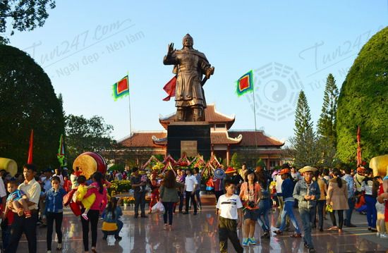 Hội Đống Đa diễn ra hàng năm tại Bảo tàng Quang Trung thuộc thị trấn Phú Phong huyện Tây Sơn (Bình Định)